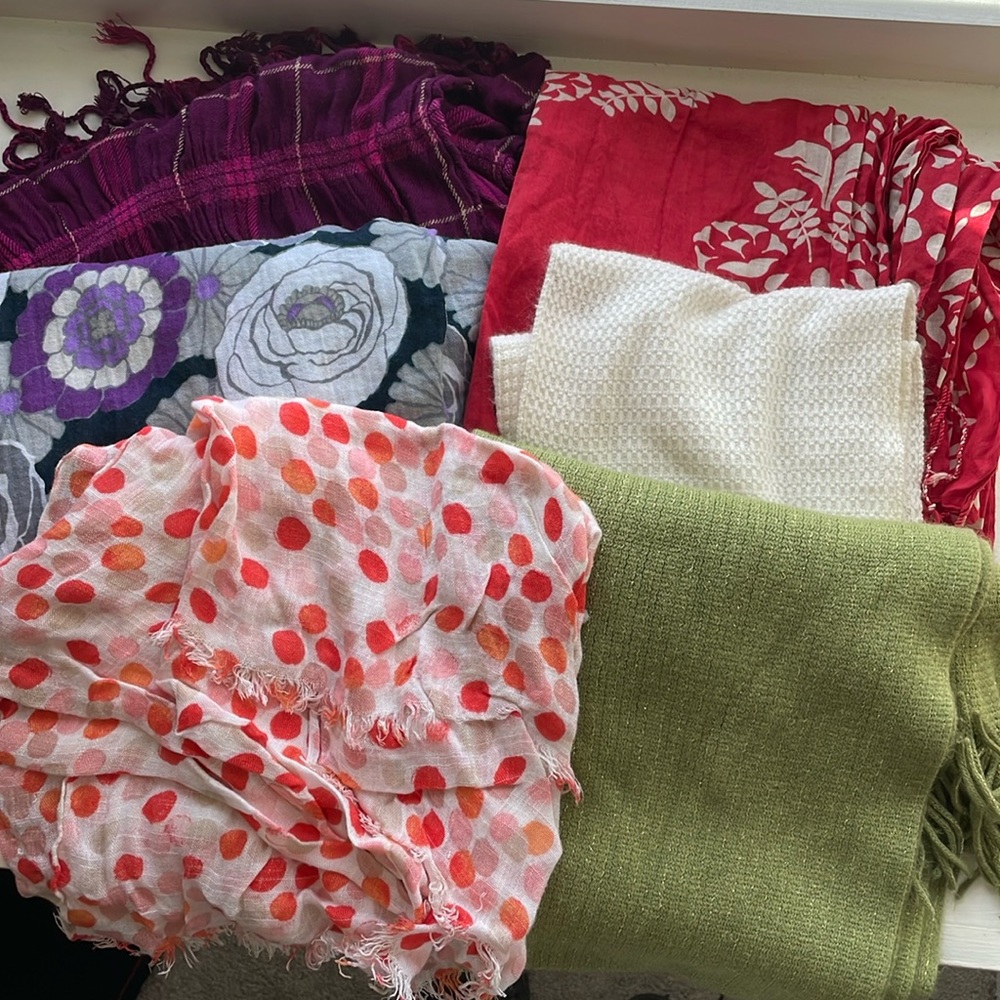 Assorted scarves (six)